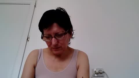 Snapshot of vera_elle chatting on November 2025 08:04:01 AM Vera online show from November 2025 08:04:01 AM