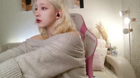 Mia online show from October 2025 07:29:01 AM