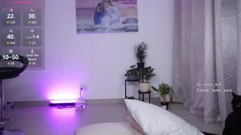 vero_cam online show from October 2025 03:52:02 AM