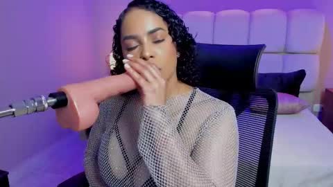 Snapshot of vero_milff chatting on November 2025 07:38:01 PM Vero online show from November 2025 07:38:01 PM