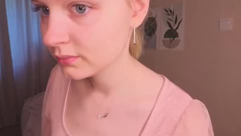 Snapshot of verocat chatting on September 2025 05:01:02 AM Veronica online show from September 2025 05:01:02 AM