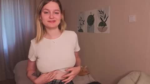 Snapshot of verocat chatting on October 2025 08:11:02 AM Veronica online show from October 2025 08:11:02 AM