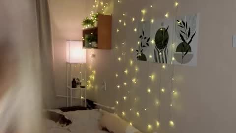 Snapshot of verocat chatting on December 2025 08:24:02 PM Veronica online show from December 2025 08:24:02 PM