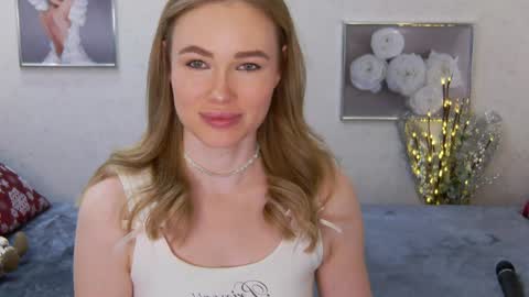 Veronika online show from December 2024 04:00:01 PM