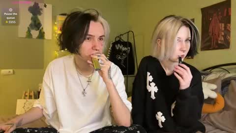 Snapshot of veryraretwins chatting on November 2025 11:47:02 PM veryraretwins online show from November 2025 11:47:02 PM