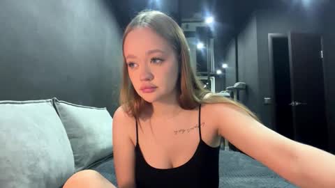 Snapshot of vestaszanto chatting on November 2025 02:28:01 PM Esta online show from November 2025 02:28:01 PM