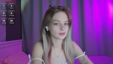 Snapshot of vialeta_baby chatting on September 2025 12:12:02 AM Vi online show from September 2025 12:12:02 AM