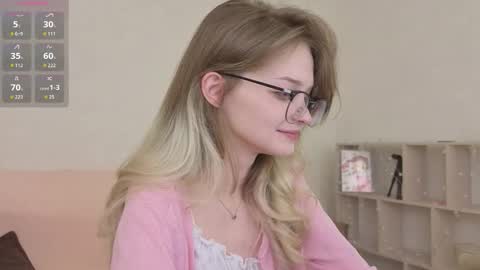 Snapshot of vialeta_baby chatting on October 2025 10:43:02 PM Vi online show from October 2025 10:43:02 PM