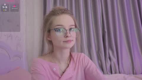 Snapshot of vialeta_baby chatting on October 2025 10:43:02 PM Vi online show from October 2025 10:43:02 PM