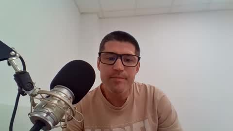 Snapshot of vibratorul89 chatting on November 2025 04:00:02 PM vibratorul89 online show from November 2025 04:00:02 PM