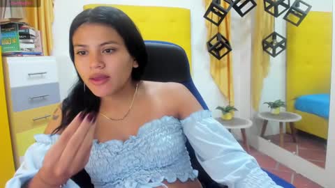 nahomy online show from February 2025 11:51:01 AM