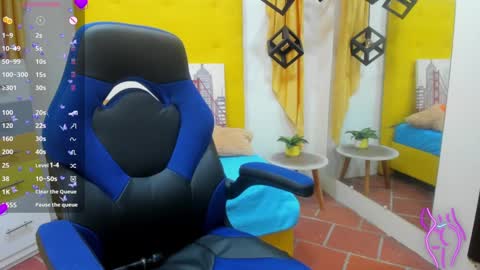 nahomy online show from February 2025 06:48:02 PM