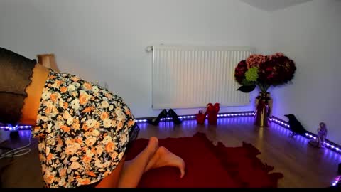 ViciousQueenu can call me Laura online show from November 2025 04:50:01 PM