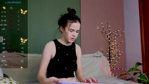 Snapshot of vickibee chatting on November 2025 03:56:02 PM Viki online show from November 2025 03:56:02 PM