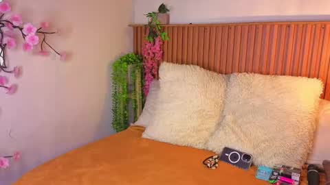 VICTORIA online show from September 2025 07:15:02 PM