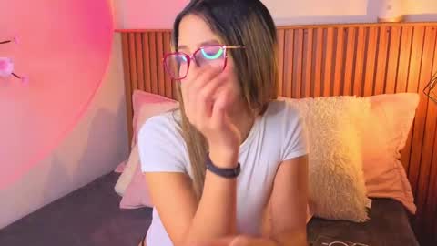 VICTORIA online show from September 2025 08:34:02 PM