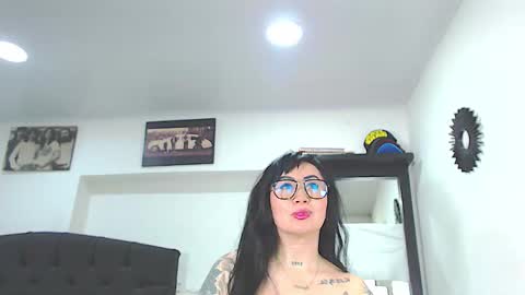 Vicky  online show from September 2025 11:33:02 AM