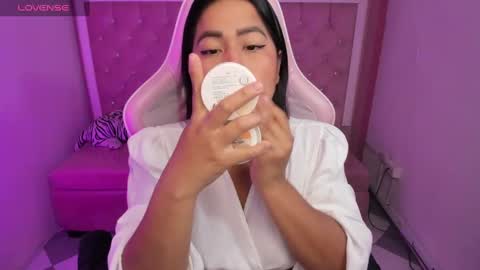 victoria_b_ online show from September 2025 12:37:02 PM