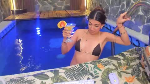 Snapshot of victoria_joliegb chatting on January 2025 04:47:01 PM Victoria Lozano online show from January 2025 04:47:01 PM