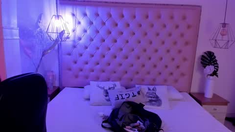 victoria_kitt online show from October 2025 07:21:01 PM