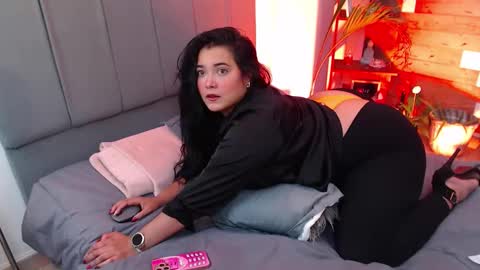 Snapshot of victoria_monteroo chatting on October 2025 12:47:01 AM Call me Vic online show from October 2025 12:47:01 AM