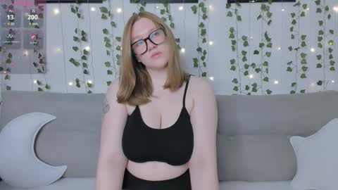 Snapshot of victoria_pum_ chatting on November 2025 11:23:02 AM Jessie online show from November 2025 11:23:02 AM