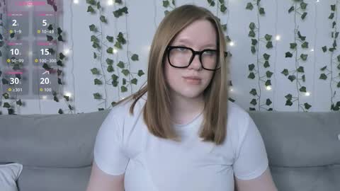 Snapshot of victoria_pum_ chatting on November 2025 02:07:02 PM Jessie online show from November 2025 02:07:02 PM