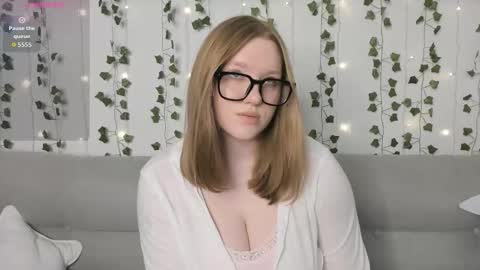 Snapshot of victoria_pum_ chatting on November 2025 01:22:02 PM Jessie online show from November 2025 01:22:02 PM