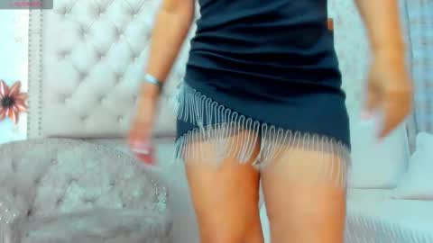 Snapshot of victoriaarousse25 chatting on September 2025 12:15:01 AM victoriaarousse online show from September 2025 12:15:01 AM