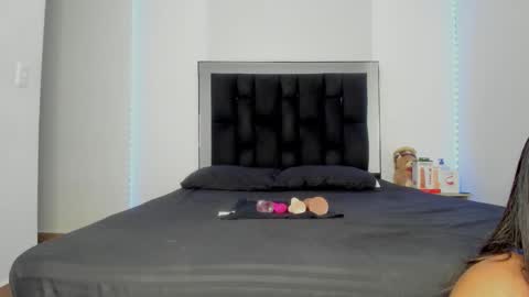 Snapshot of victoriacolin chatting on November 2025 12:05:02 PM VICTORIA online show from November 2025 12:05:02 PM