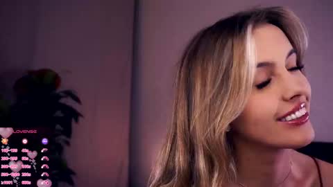 Snapshot of victoriadreamtt chatting on October 2025 07:23:02 PM Anasteisha Day Helen Night online show from October 2025 07:23:02 PM