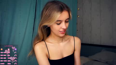 Snapshot of victoriadreamtt chatting on October 2025 07:42:02 PM Anasteisha Day Helen Night online show from October 2025 07:42:02 PM