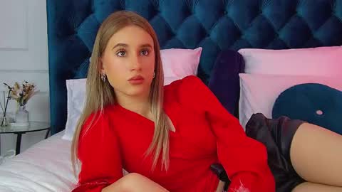 Snapshot of victoriahopson chatting on November 2025 07:19:01 AM Victoria online show from November 2025 07:19:01 AM