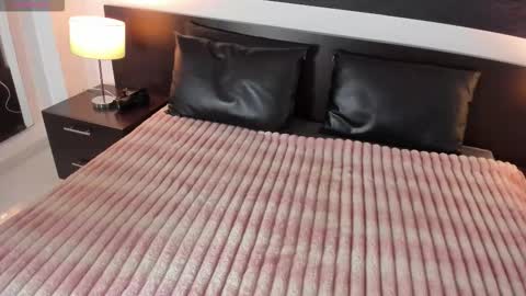 Snapshot of victoriakroos chatting on October 2025 04:04:02 AM victoriakroos online show from October 2025 04:04:02 AM