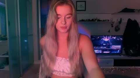 Snapshot of victoriande chatting on September 2025 11:11:02 AM Eva and Victor online show from September 2025 11:11:02 AM