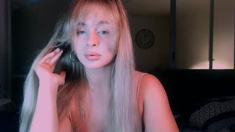 Snapshot of victoriande chatting on October 2025 12:04:02 PM Eva and Victor online show from October 2025 12:04:02 PM