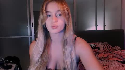 Snapshot of victoriande chatting on October 2025 12:04:02 PM Eva and Victor online show from October 2025 12:04:02 PM