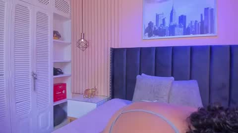 Viiolett online show from January 2025 08:31:02 PM