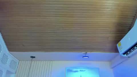 Snapshot of viiolett_lee chatting on October 2025 07:43:01 PM Viiolett online show from October 2025 07:43:01 PM