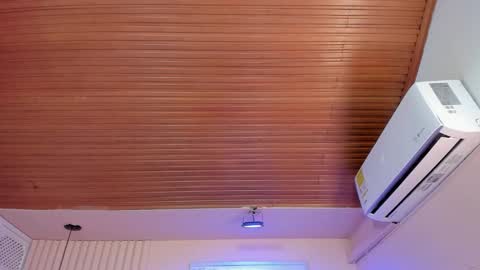 Snapshot of viiolett_lee chatting on October 2025 08:32:02 PM Viiolett online show from October 2025 08:32:02 PM