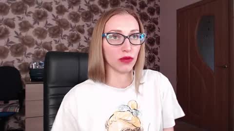 Snapshot of vikaericka chatting on January 2025 12:18:01 PM Vika online show from January 2025 12:18:01 PM