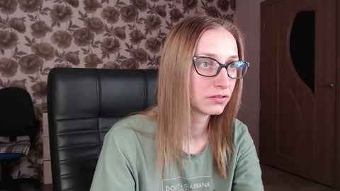 Snapshot of vikaericka chatting on February 2025 02:48:02 AM Vika online show from February 2025 02:48:02 AM