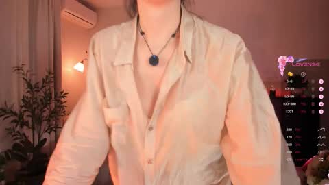 Viki Bellson online show from October 2025 06:51:02 PM