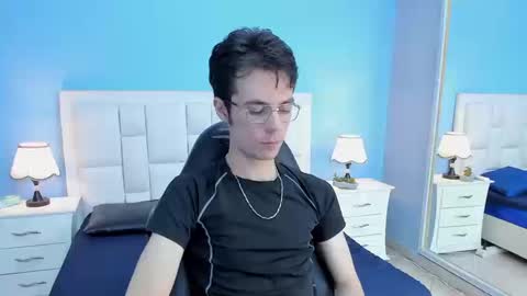 Snapshot of viktornoir chatting on September 2025 10:43:02 PM viktornoir online show from September 2025 10:43:02 PM
