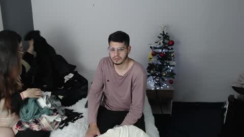 Mia and Vincent online show from December 2024 09:30:01 PM