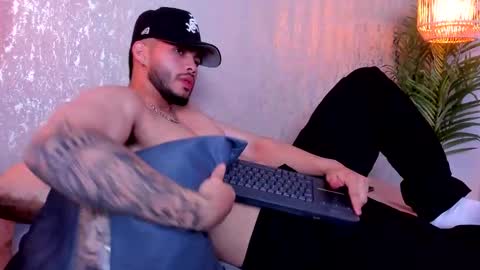 Snapshot of vincentblack_ chatting on October 2025 04:54:01 AM Vincent online show from October 2025 04:54:01 AM