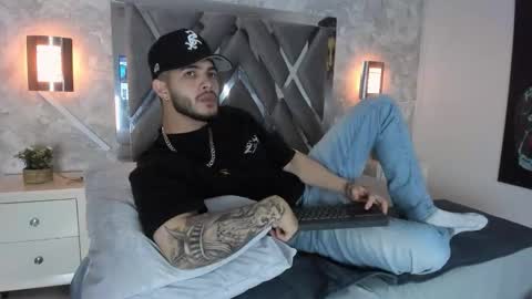 Snapshot of vincentblack_ chatting on October 2025 03:25:02 AM Vincent online show from October 2025 03:25:02 AM