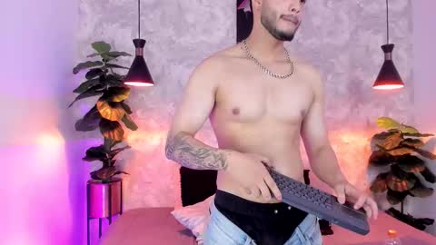 Snapshot of vincentblack_ chatting on October 2025 04:13:02 AM Vincent online show from October 2025 04:13:02 AM