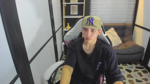 Snapshot of vincenthunter chatting on December 2024 11:51:01 PM Vincent online show from December 2024 11:51:01 PM