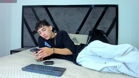 Snapshot of vincenthunter chatting on December 2024 05:33:02 AM Vincent online show from December 2024 05:33:02 AM